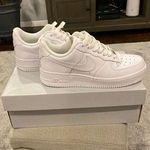 Mens / womens Air Force 1’s, in white, perfect condition